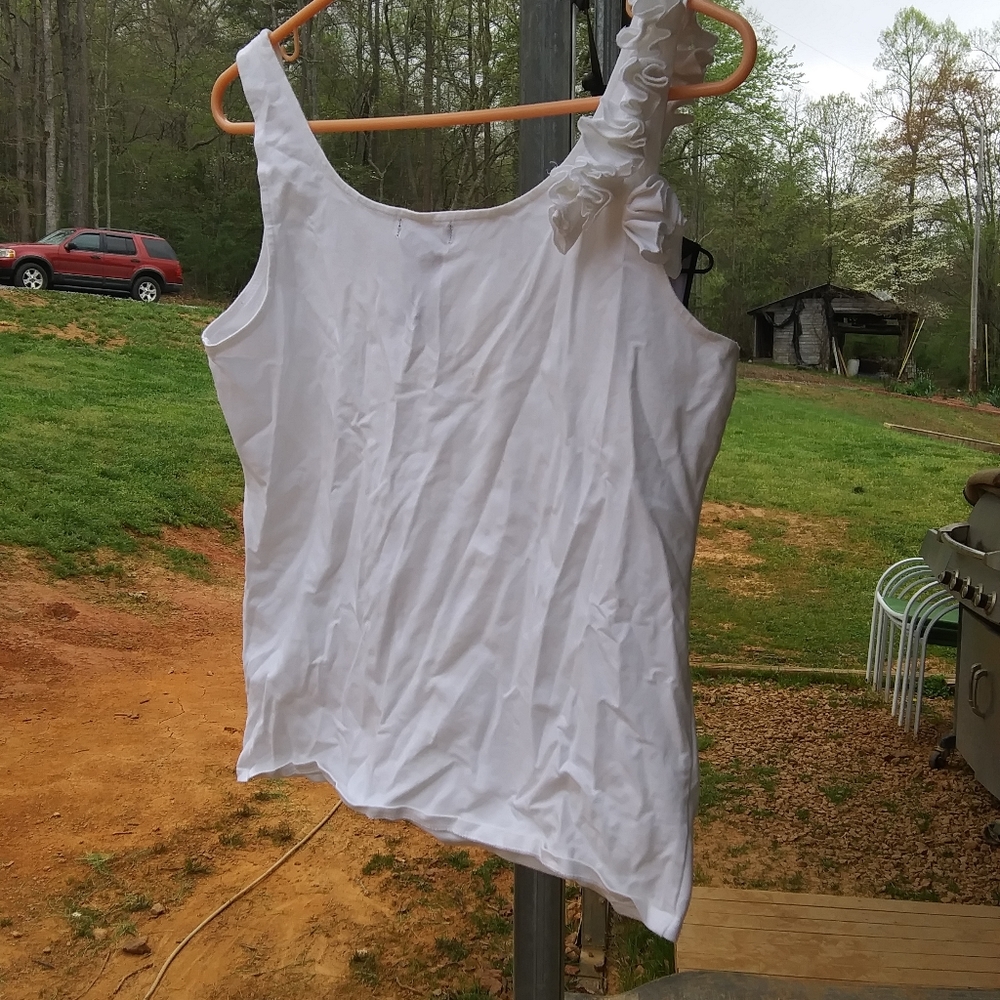 Frilly tank